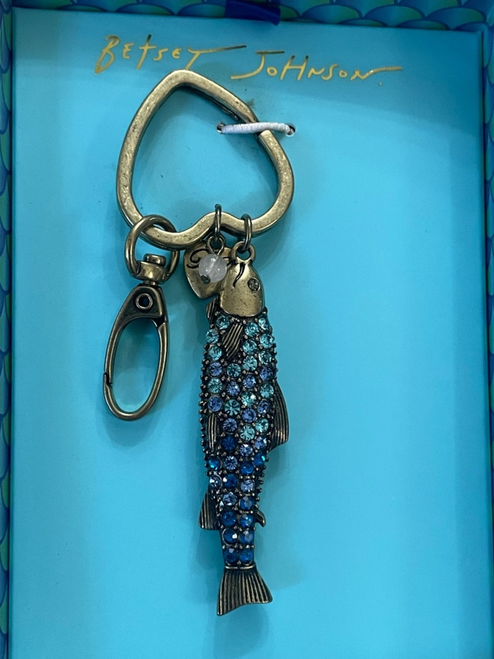 NIB Betsey Johnson Blue Crystal Fish Keyring with Heart Clip